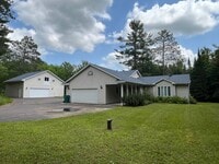 Building Photo - Beautiful 4 Bedroom 3 Bath Home in Cloquet...