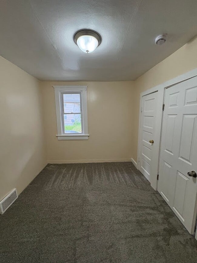 Building Photo - 2 Bedroom 1 Bathroom Home for Rent!