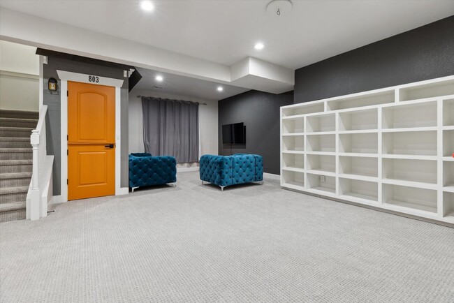 Building Photo - Luxury Home For Rent in Lowry