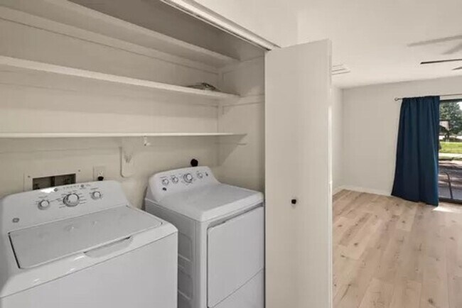 Building Photo - S-1073