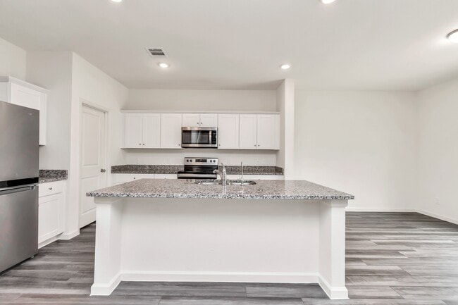 Building Photo - 7810 Hightree Dr