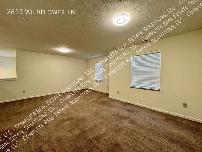 Building Photo - Move-in Special:  $300 off first months rent