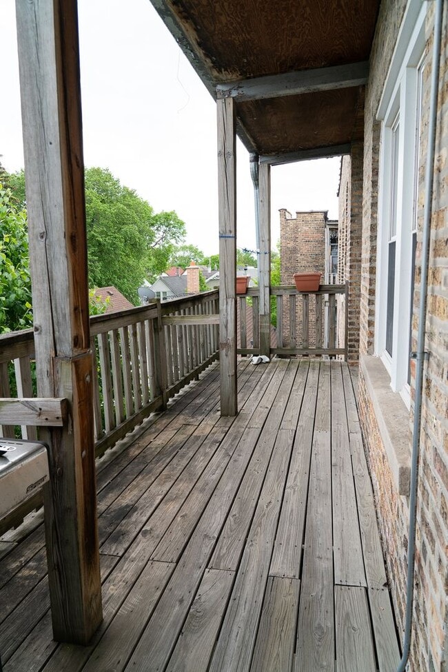 Building Photo - Ravenswood - 1 Bed / 1 Bath - Heat Included