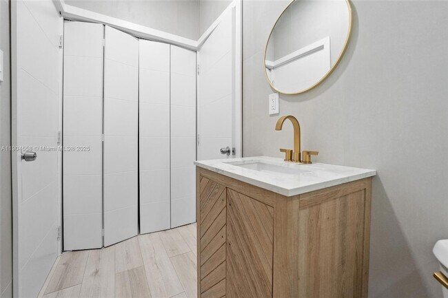 Building Photo - 129 SW 9th Ave