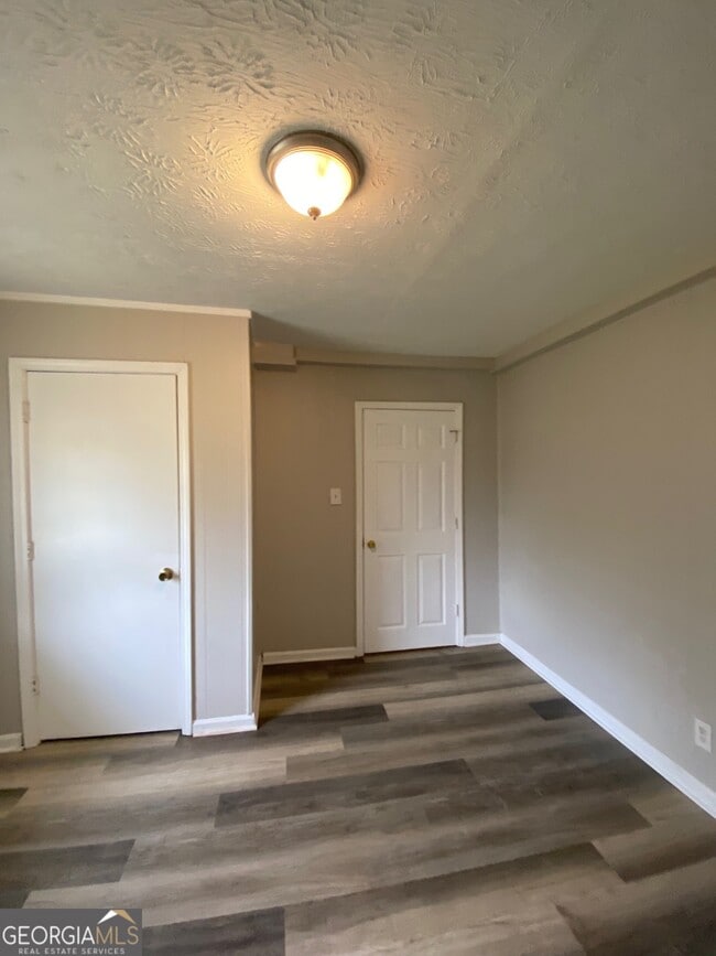 Building Photo - 6501 Elsie St