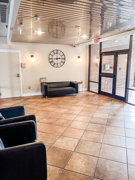 Building Photo - 68 N Washington St