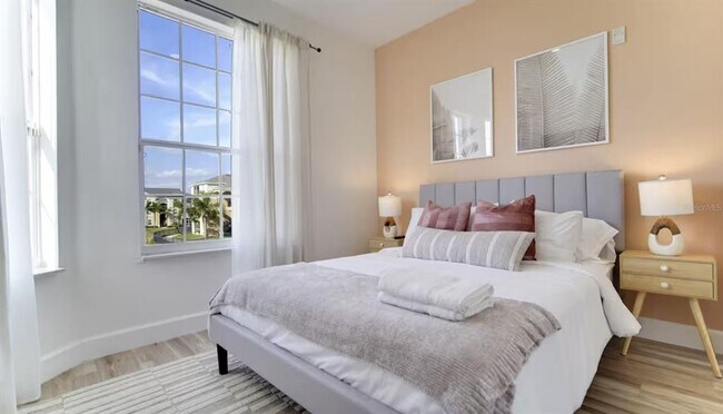 Building Photo - 8103 Coconut Palm Way