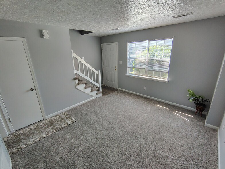 Building Photo - 9 Fonda Dr