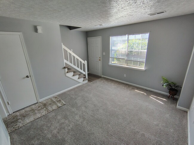 Building Photo - 30 Fonda Dr