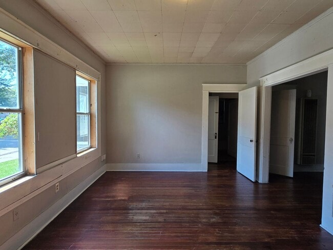 Building Photo - 607 18th St