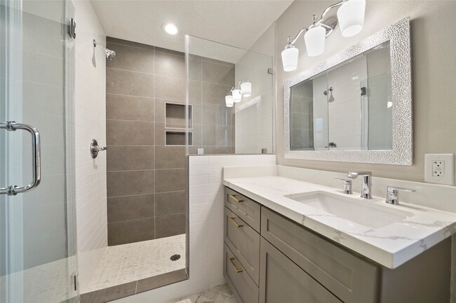 Building Photo - 12866 Westmere Dr
