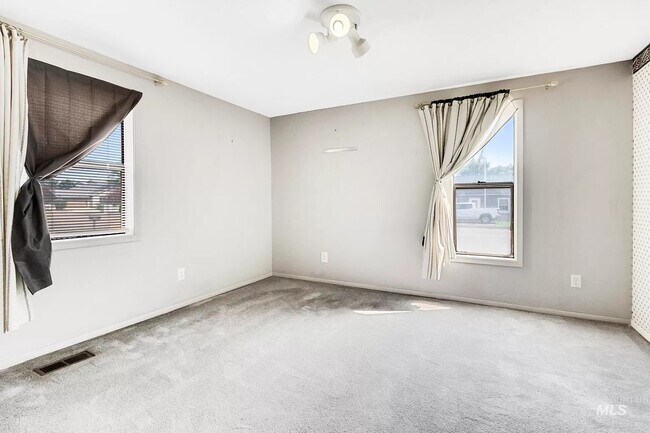 Building Photo - 408 E Greenhurst Rd