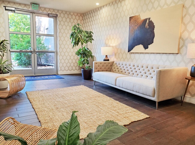 Lobby 2 - 3401 Arapahoe Ave