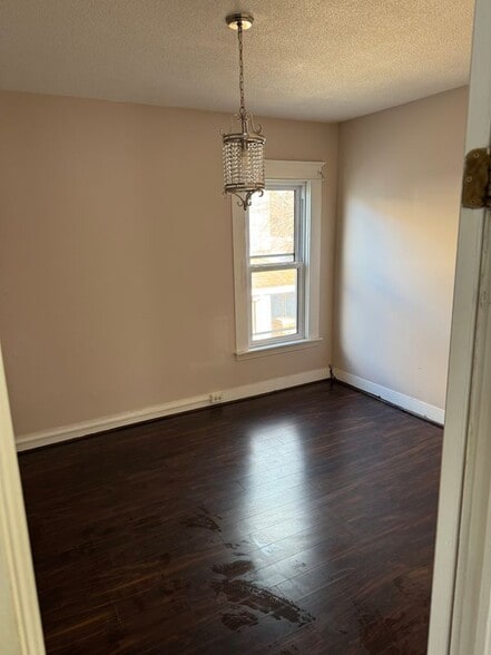 Building Photo - 807 Eagle St