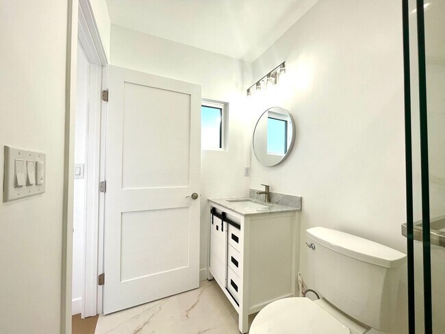 Building Photo - 624