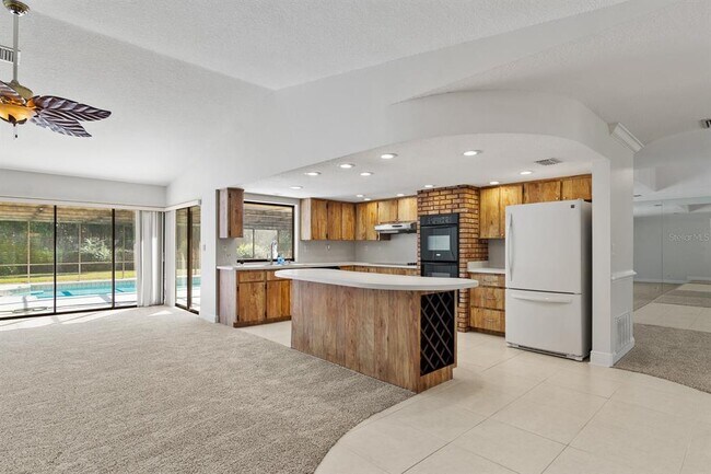 Building Photo - 10206 Lakeview Dr