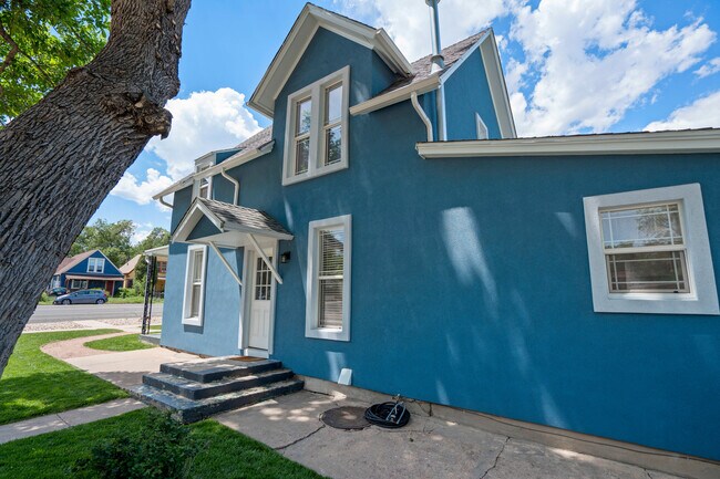 Building Photo - 603 N Spruce St