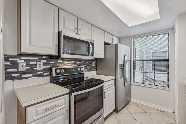 Building Photo - Spacious 3-Bedroom, 2-Bath Oasis in the Heart of Kissimmee!