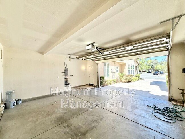 Building Photo - 28853 Sarasota Way