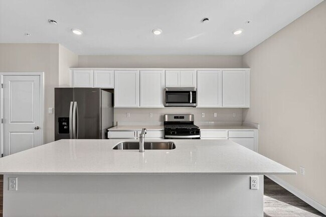 Building Photo - 15006 General Lafayette Blvd