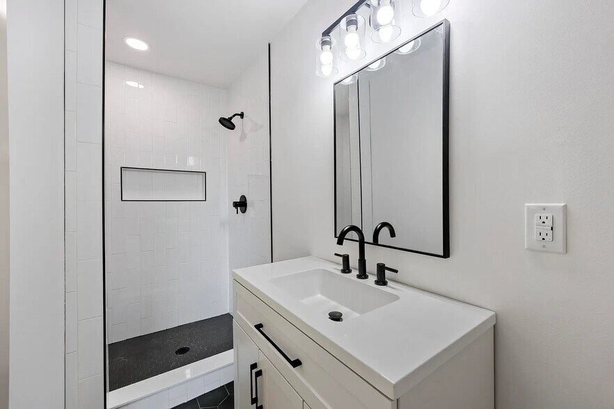 Building Photo - 1411 Westway Dr