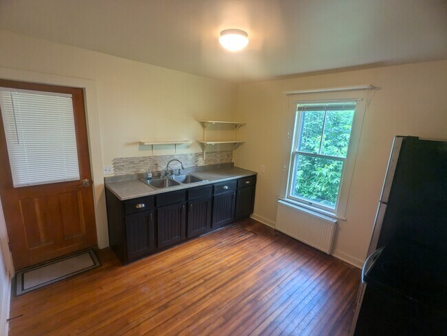 Building Photo - 9 Church St