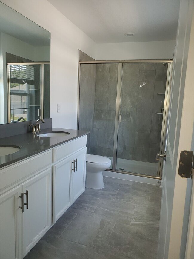Building Photo - Spacious Bridgewalk Townhome