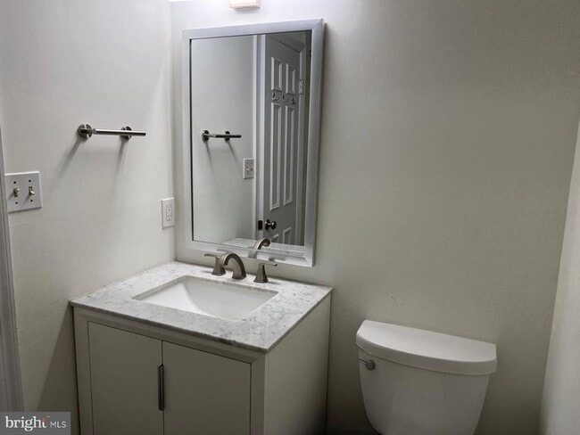 Building Photo - 1916 17th St NW