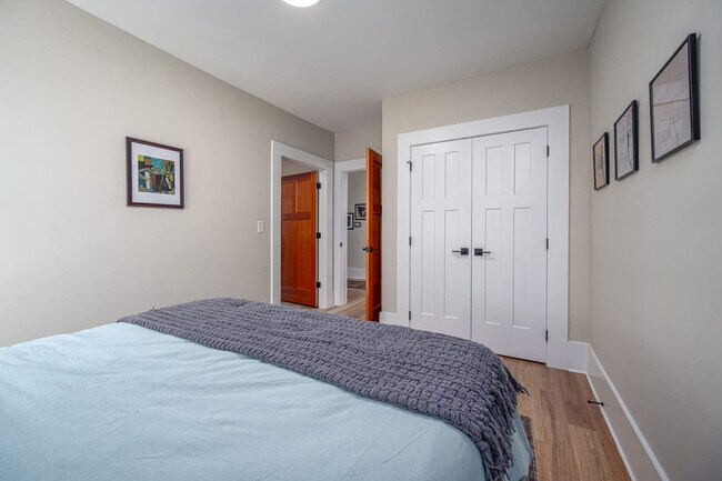 Building Photo - 500 W Rosemary St