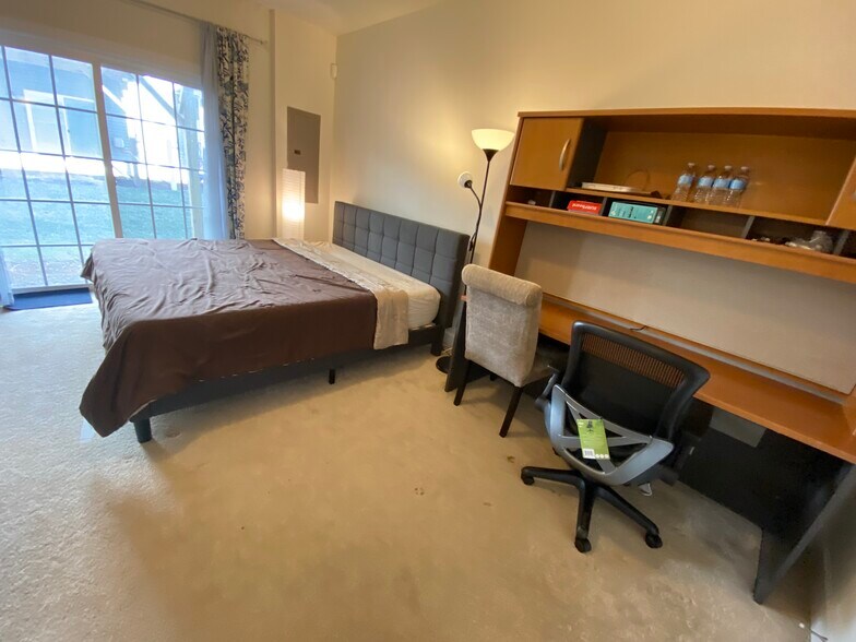 Ground Level Bedroom - 6002 Camerons Ferry Dr
