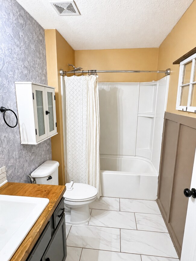 Building Photo - 204 Hayworth Ct