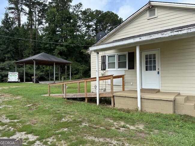Building Photo - 6878 Newnan Rd