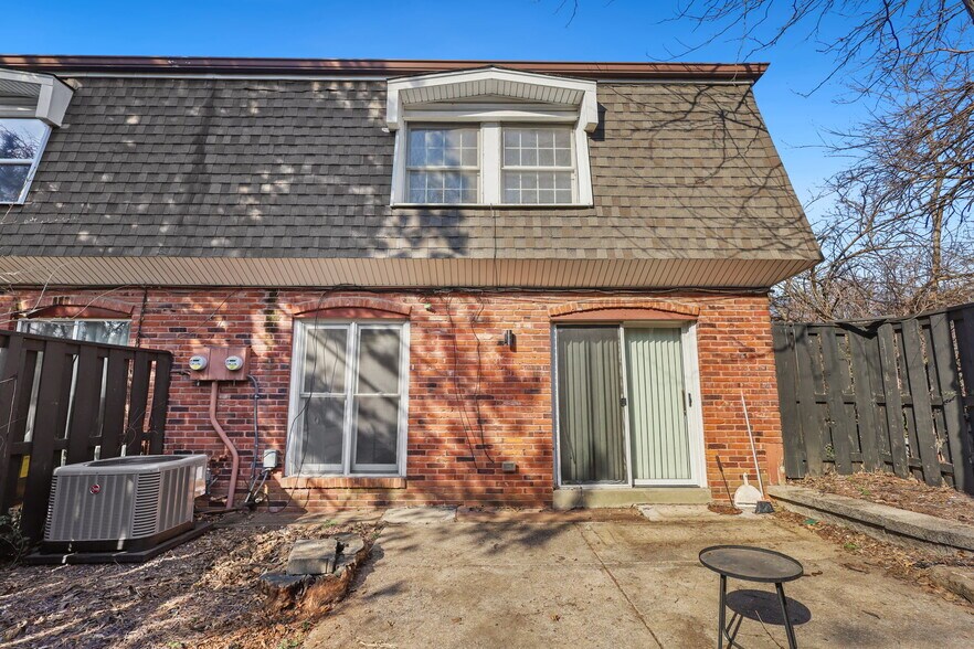 Building Photo - 10411 Corbeil Dr
