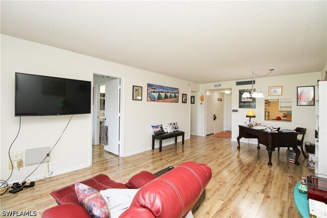 Building Photo - 41 High Point Cir S