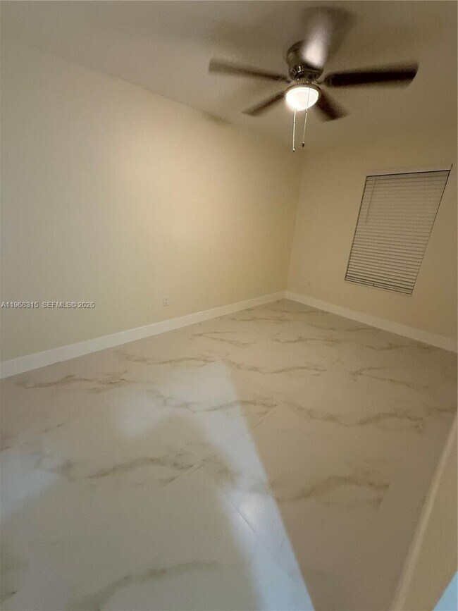 Building Photo - 951 NE 50th Ct