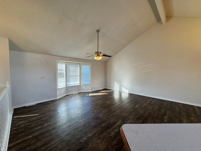 Building Photo - short term lease available