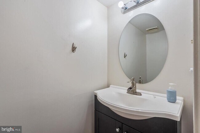 Building Photo - 2983 Borge St