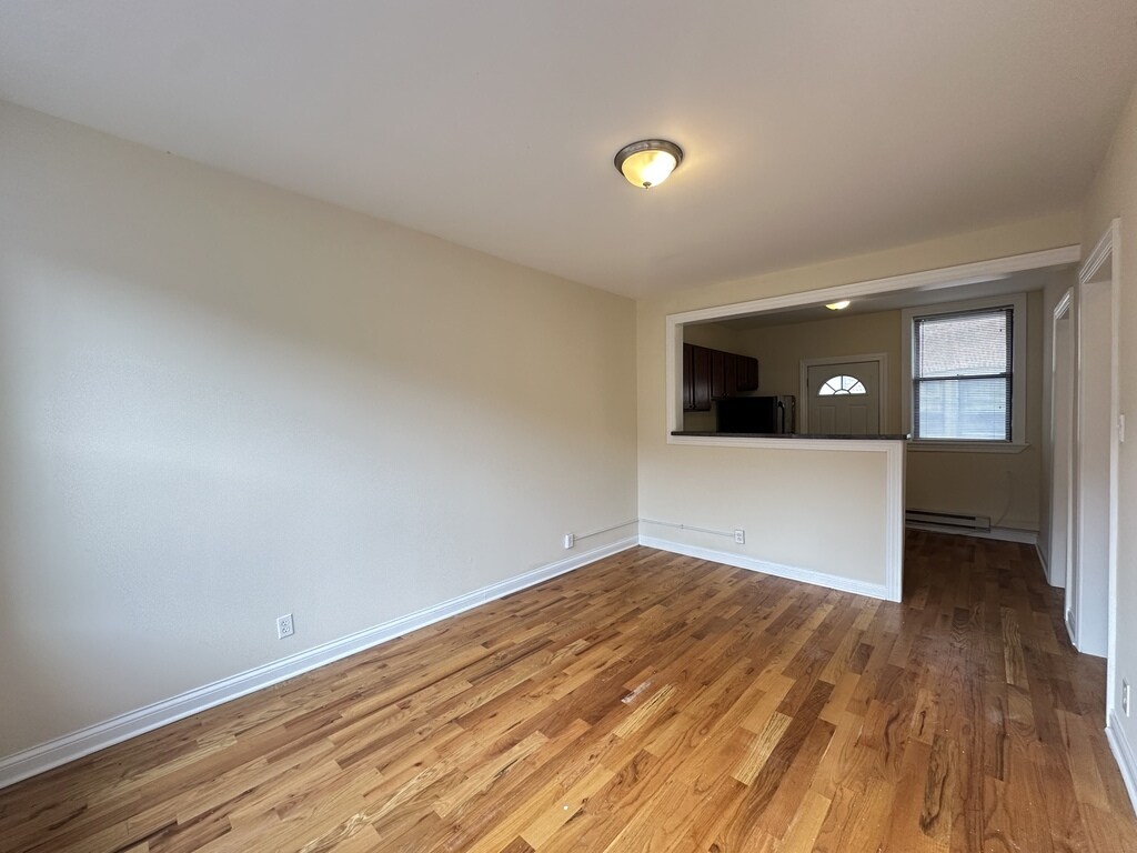 Building Photo - 4211 N Wolcott Ave