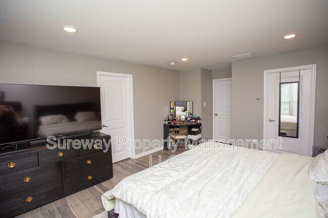 Building Photo - 172 Fela Dr