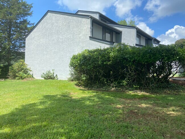 Building Photo - 2420 Volunteer Pkwy