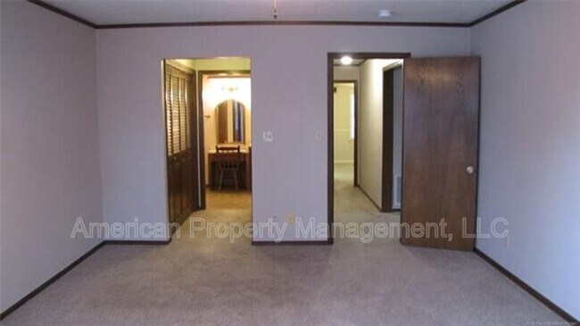 Building Photo - 714 S Marion Ave