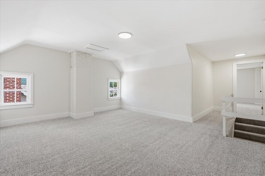 Building Photo - 315 2nd St