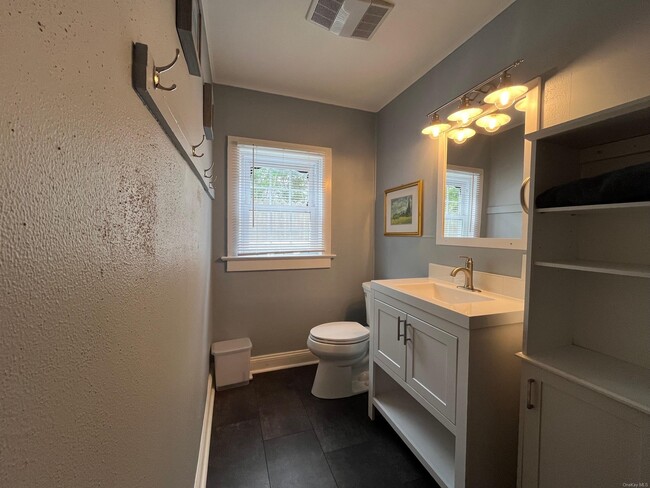 Building Photo - 804 Evergreen Walk