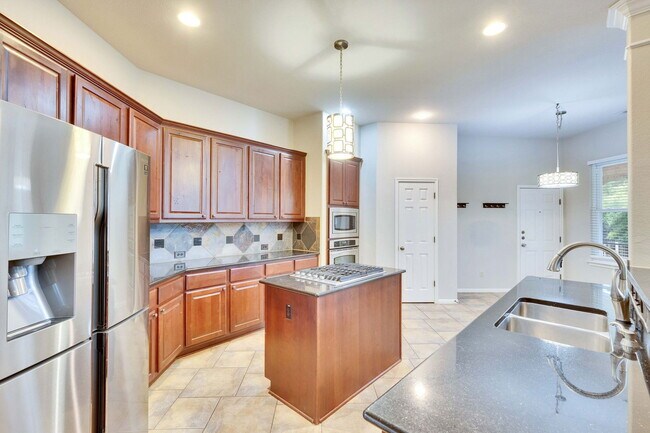 Building Photo - 7017 Via Dono Dr