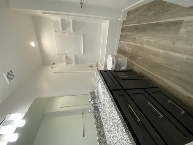 Building Photo - 2035 N 350 E