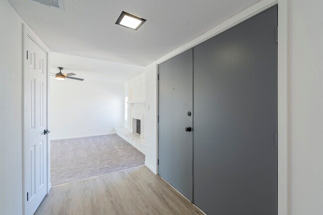 Building Photo - 460 N Longmore