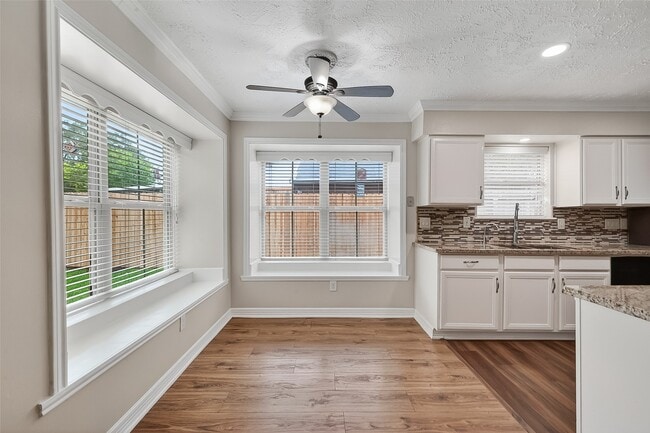 Building Photo - 13907 Old Village Ln
