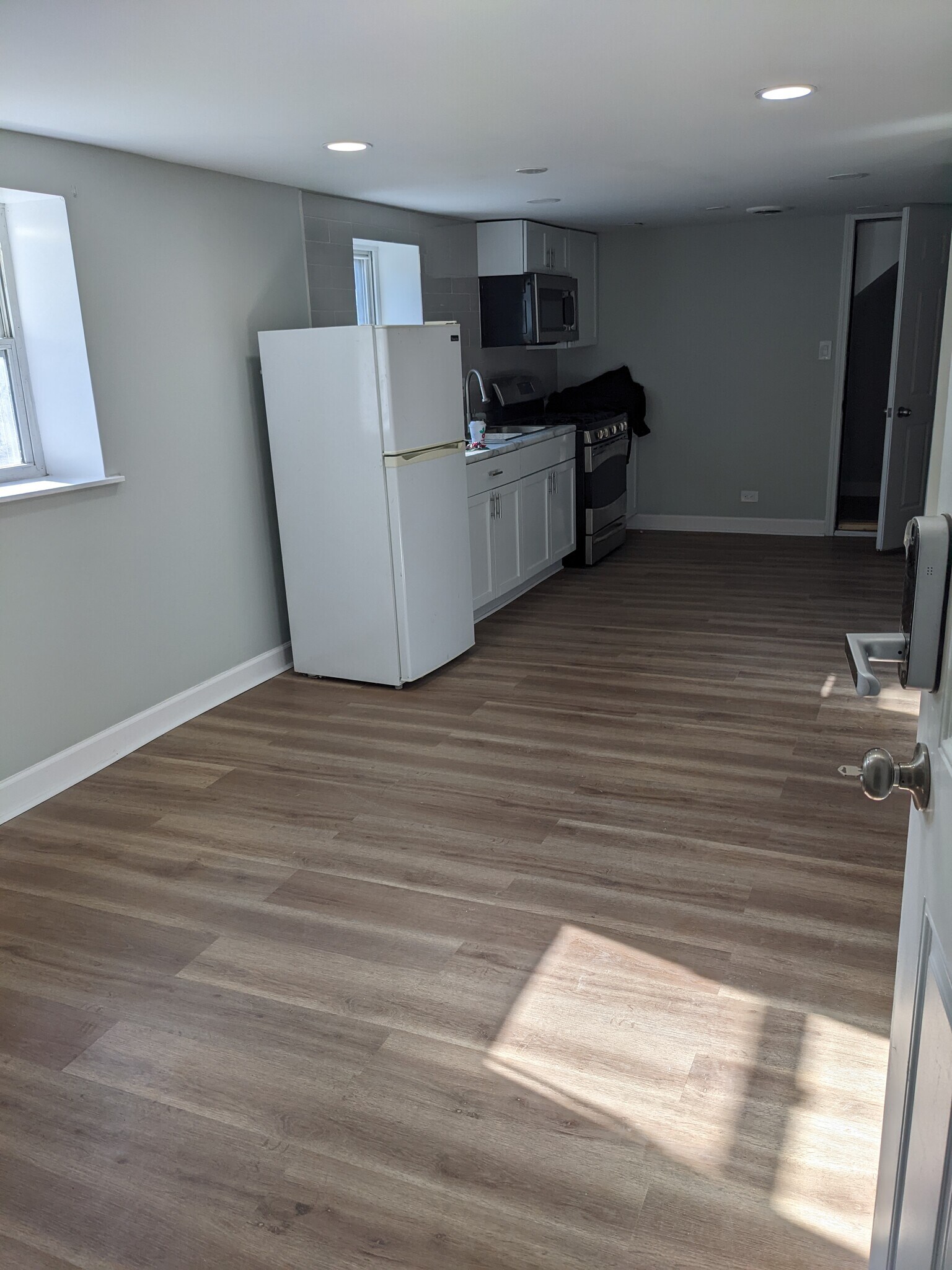 Kitchen view from entrance - 3242 S Hoyne Ave