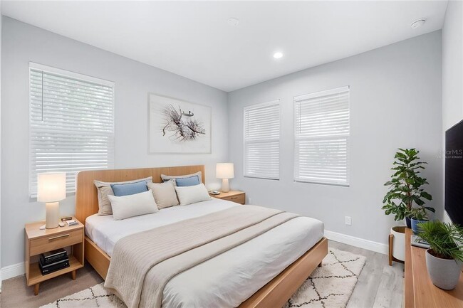 Building Photo - 1505 E North Bay St