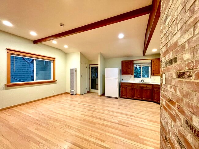 Building Photo - 3869 McLaughlin Ave